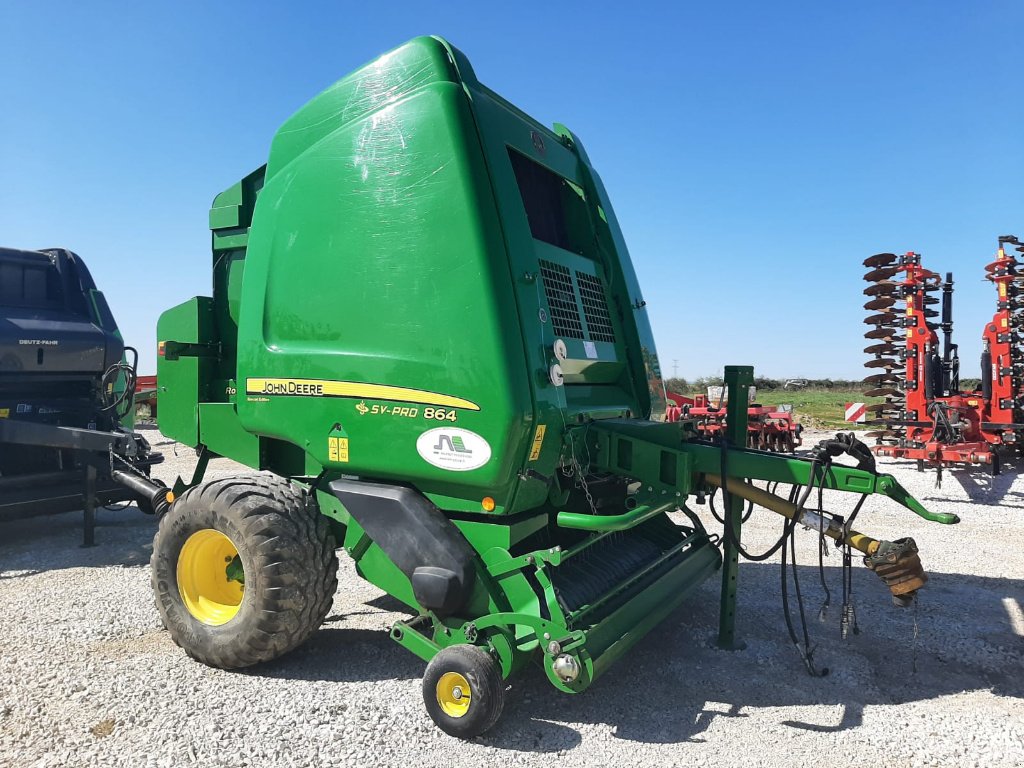 Rundballenpresse des Typs John Deere 864, Gebrauchtmaschine in SAINT LOUP (Bild 1)