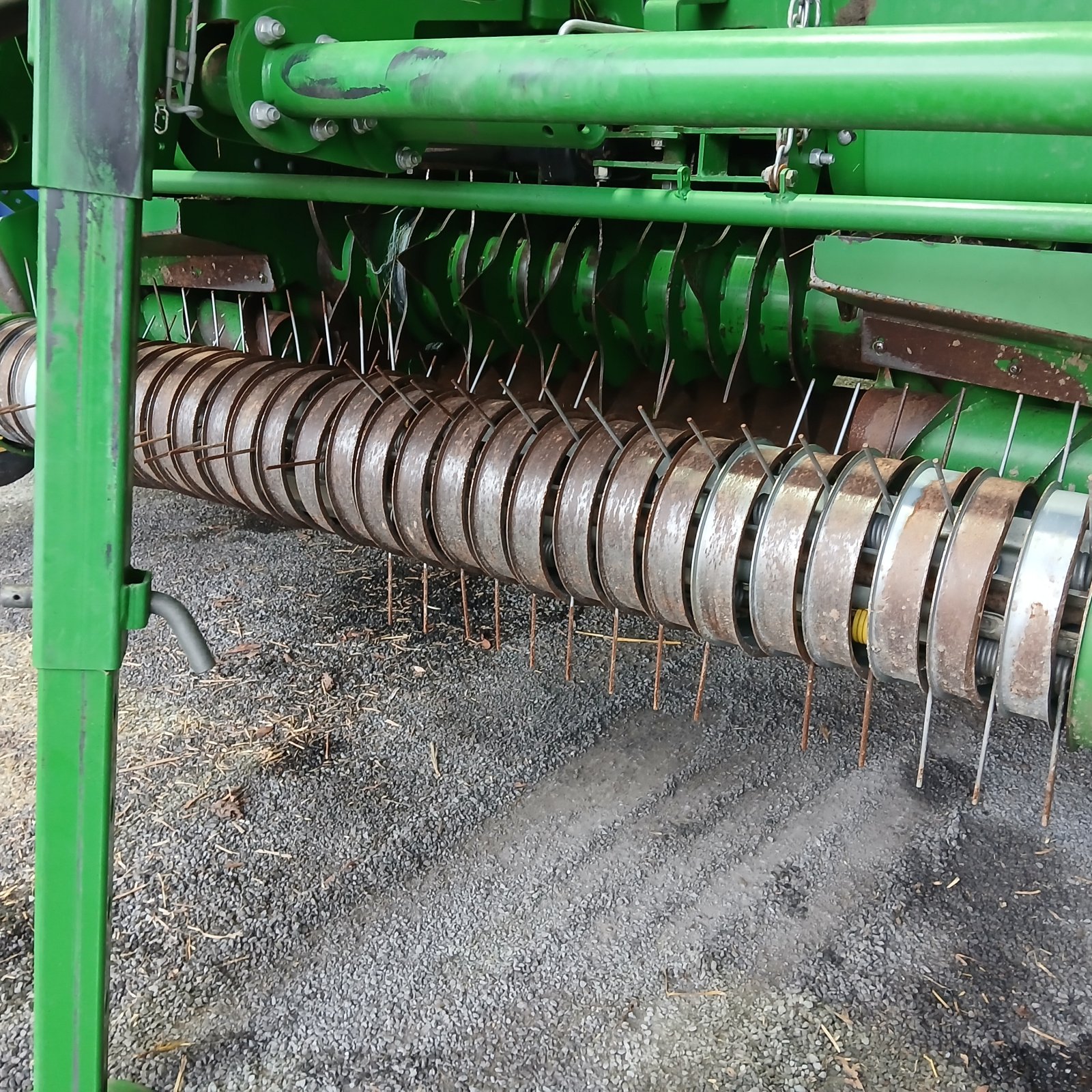 Rundballenpresse del tipo John Deere 864, Gebrauchtmaschine en HERLIN LE SEC (Imagen 5)