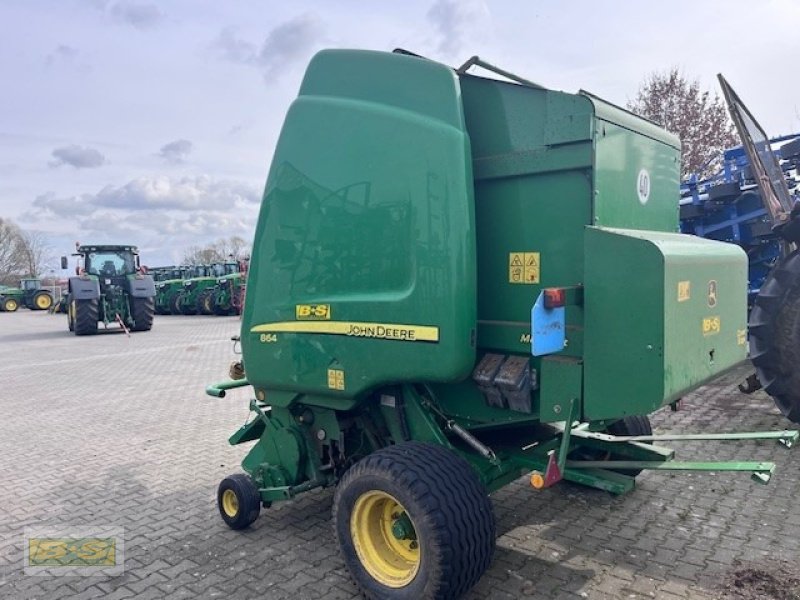 Rundballenpresse des Typs John Deere 864, Gebrauchtmaschine in Osterburg (Bild 2)