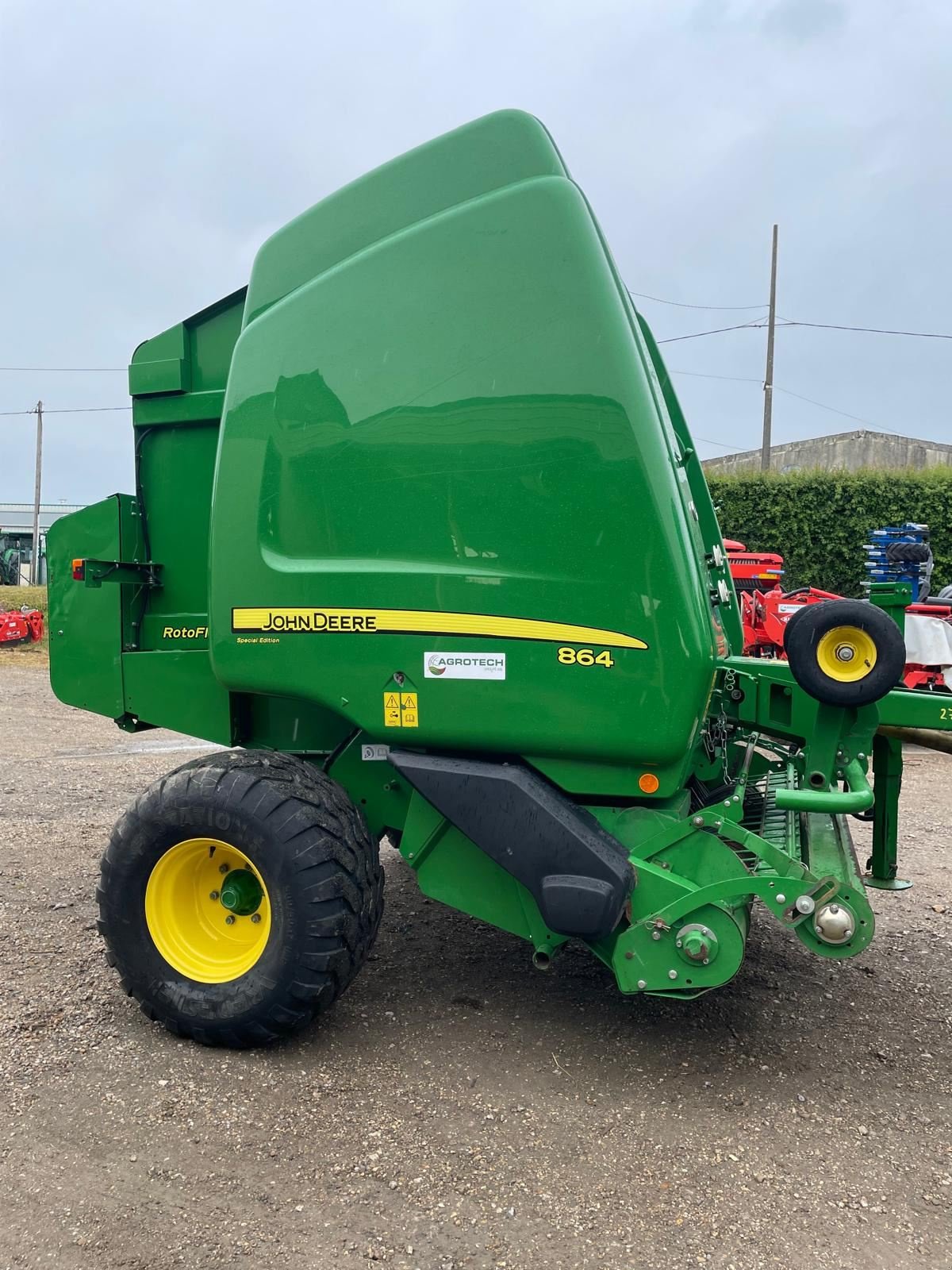 Rundballenpresse des Typs John Deere 864PREMIUM, Gebrauchtmaschine in BOSC LE HARD (Bild 3)