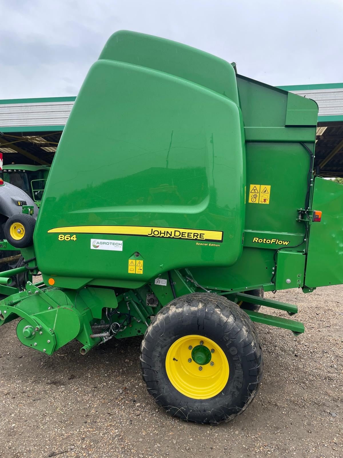 Rundballenpresse des Typs John Deere 864PREMIUM, Gebrauchtmaschine in BOSC LE HARD (Bild 5)