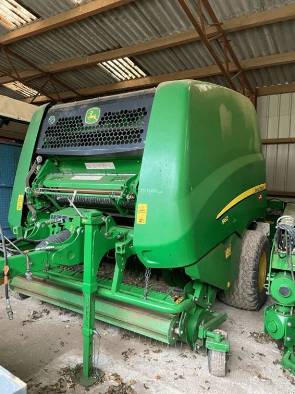 Rundballenpresse typu John Deere 960, Gebrauchtmaschine v CHEMAUDIN ET VAUX (Obrázek 1)