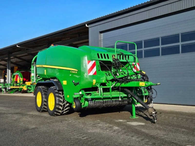 Rundballenpresse van het type John Deere C441R, Gebrauchtmaschine in BENNEKOM