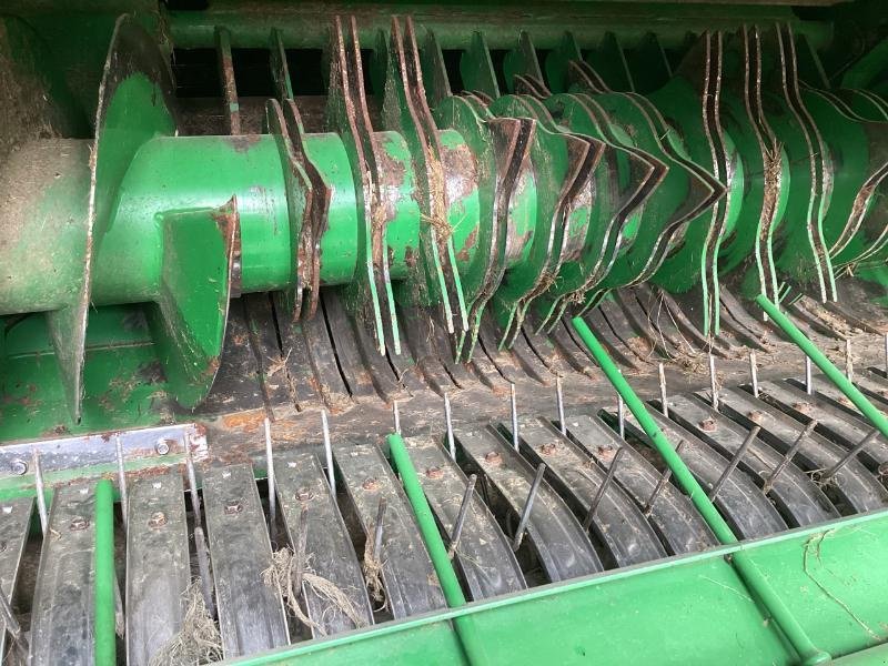 Rundballenpresse a típus John Deere C441R, Gebrauchtmaschine ekkor: CHAUMESNIL (Kép 5)