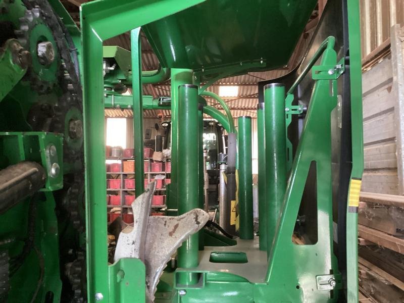 Rundballenpresse a típus John Deere C441R, Gebrauchtmaschine ekkor: CHAUMESNIL (Kép 4)