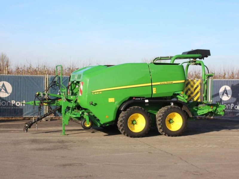 Rundballenpresse типа John Deere C441R, Gebrauchtmaschine в Antwerpen (Фотография 1)