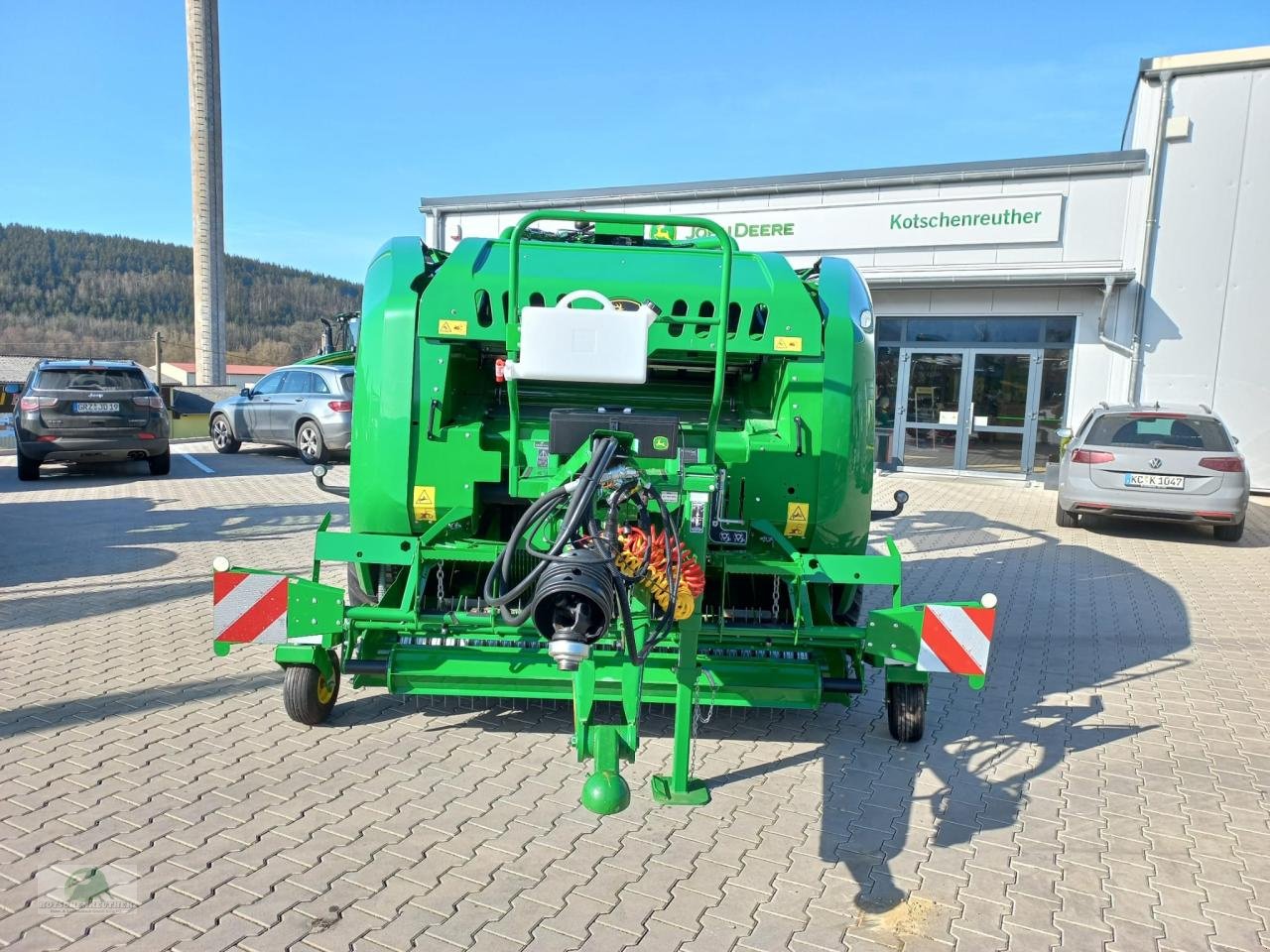 Rundballenpresse des Typs John Deere C441R, Neumaschine in Wasungen (Bild 2)