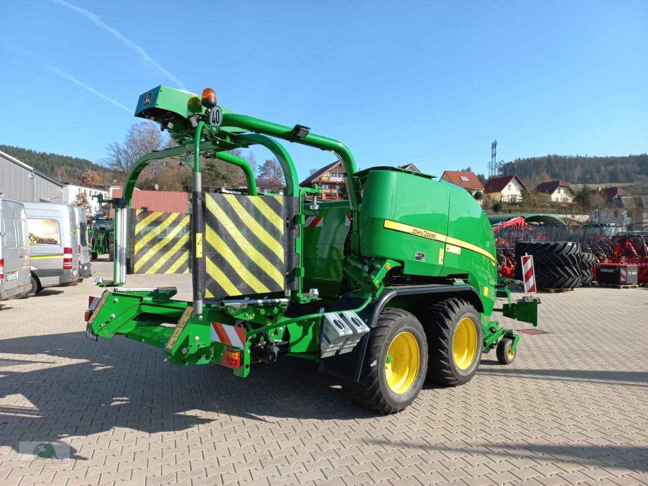 Rundballenpresse des Typs John Deere C441R, Neumaschine in Wasungen (Bild 4)