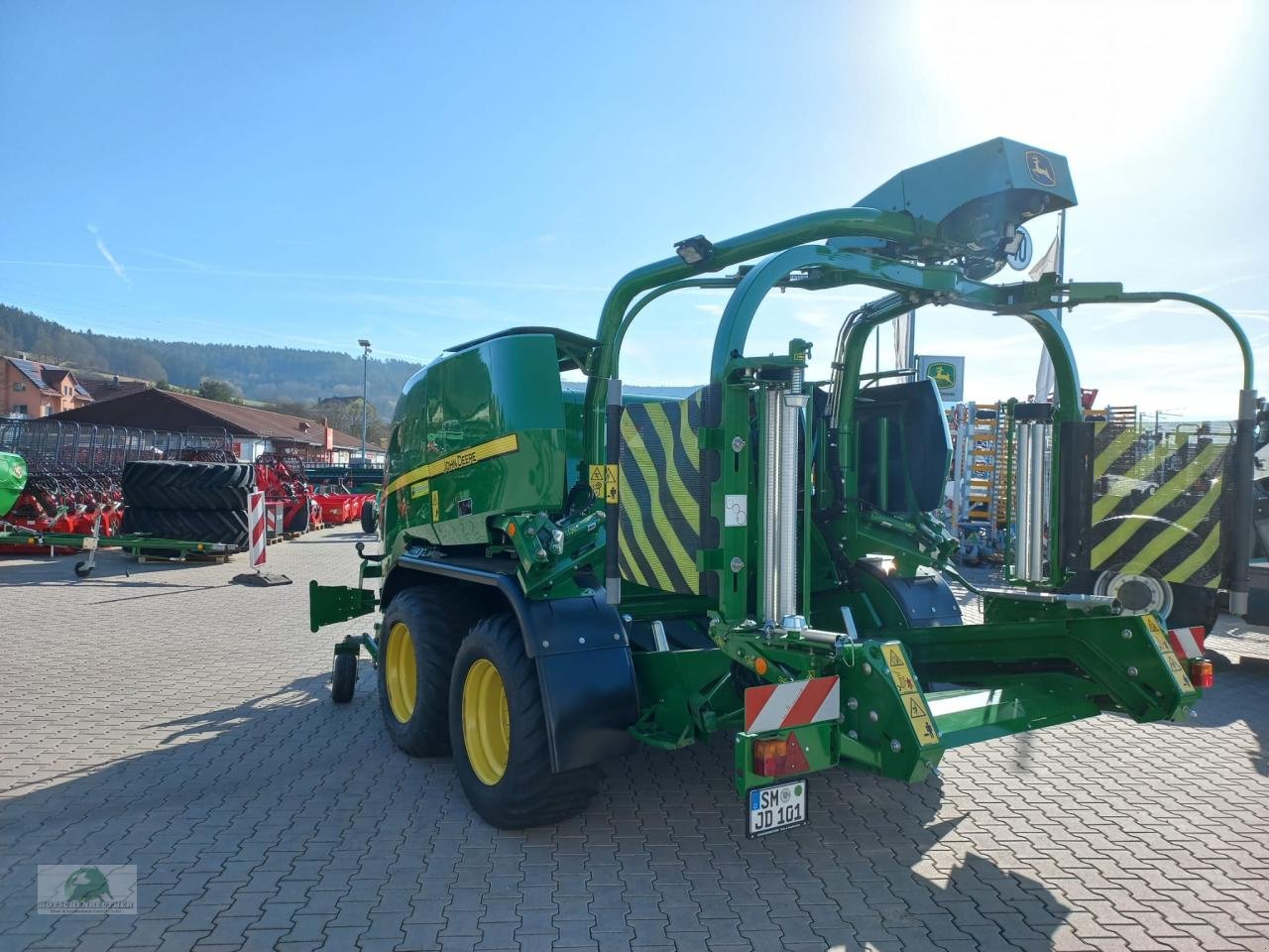 Rundballenpresse des Typs John Deere C441R, Neumaschine in Wasungen (Bild 6)