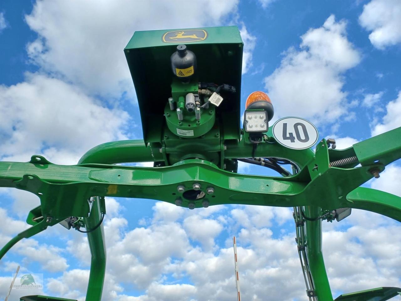 Rundballenpresse des Typs John Deere C441R, Neumaschine in Steinwiesen (Bild 8)