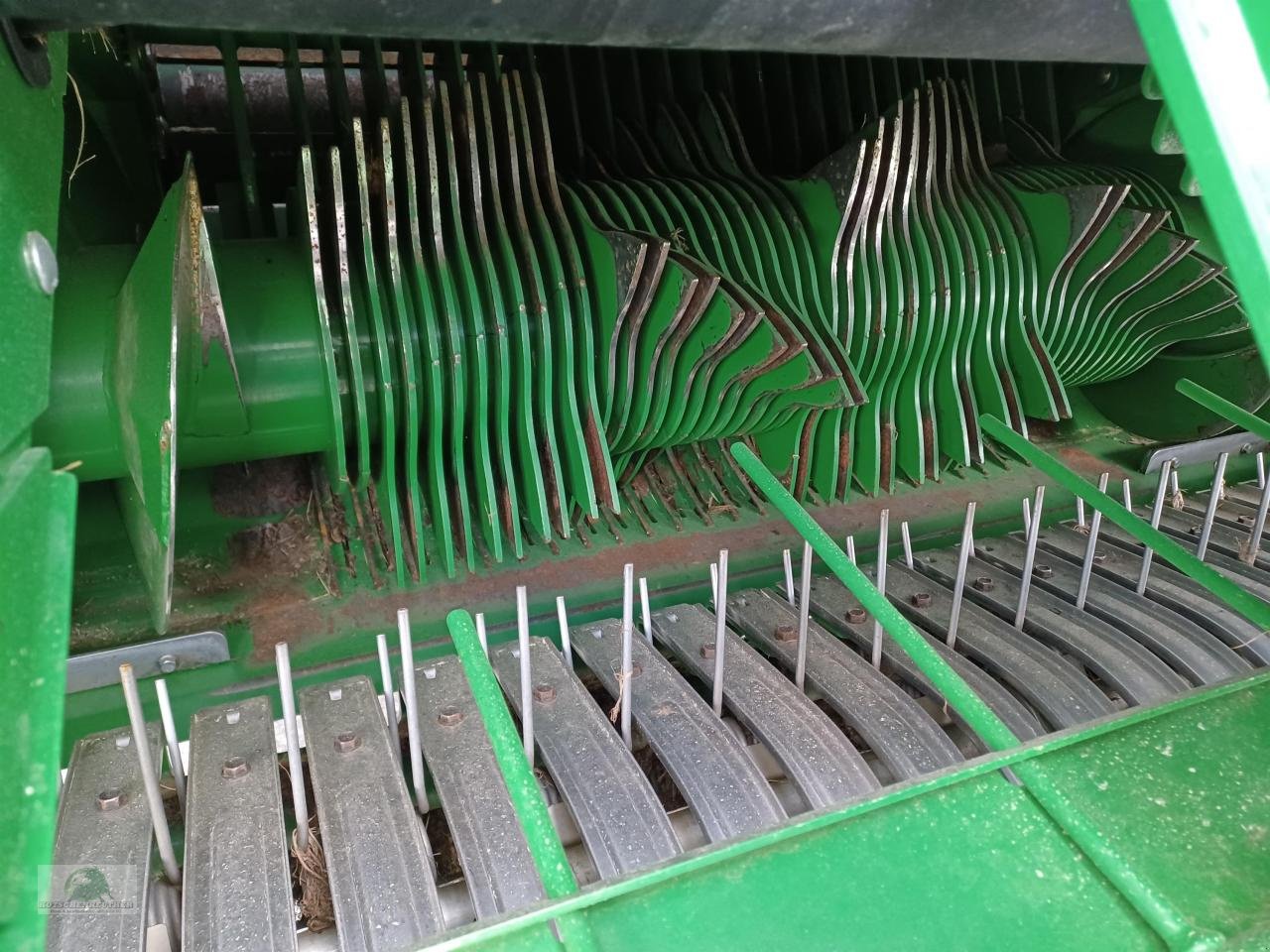 Rundballenpresse des Typs John Deere C441R, Neumaschine in Steinwiesen (Bild 11)