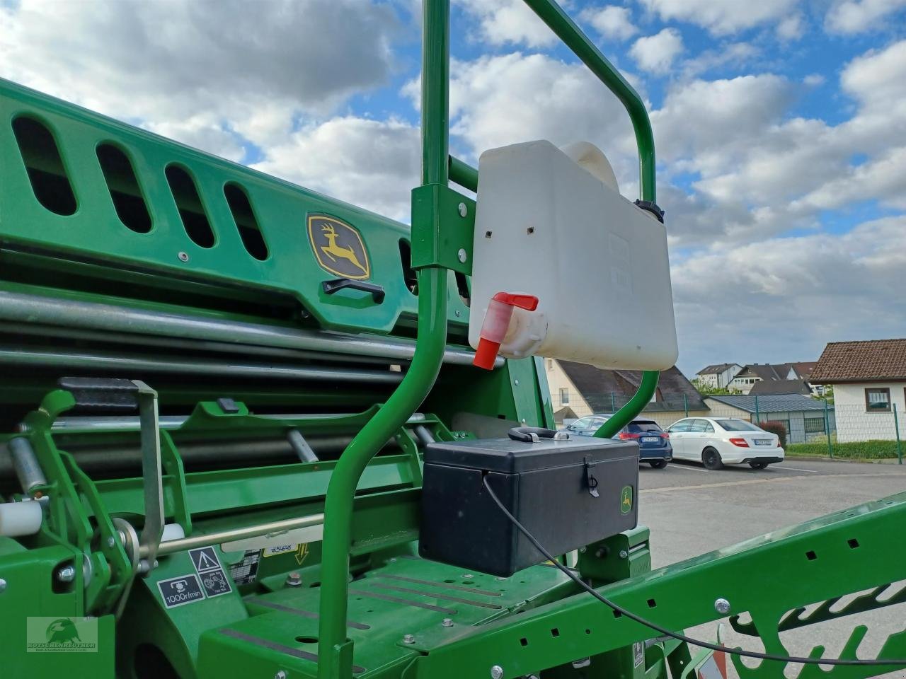 Rundballenpresse des Typs John Deere C441R, Neumaschine in Steinwiesen (Bild 13)