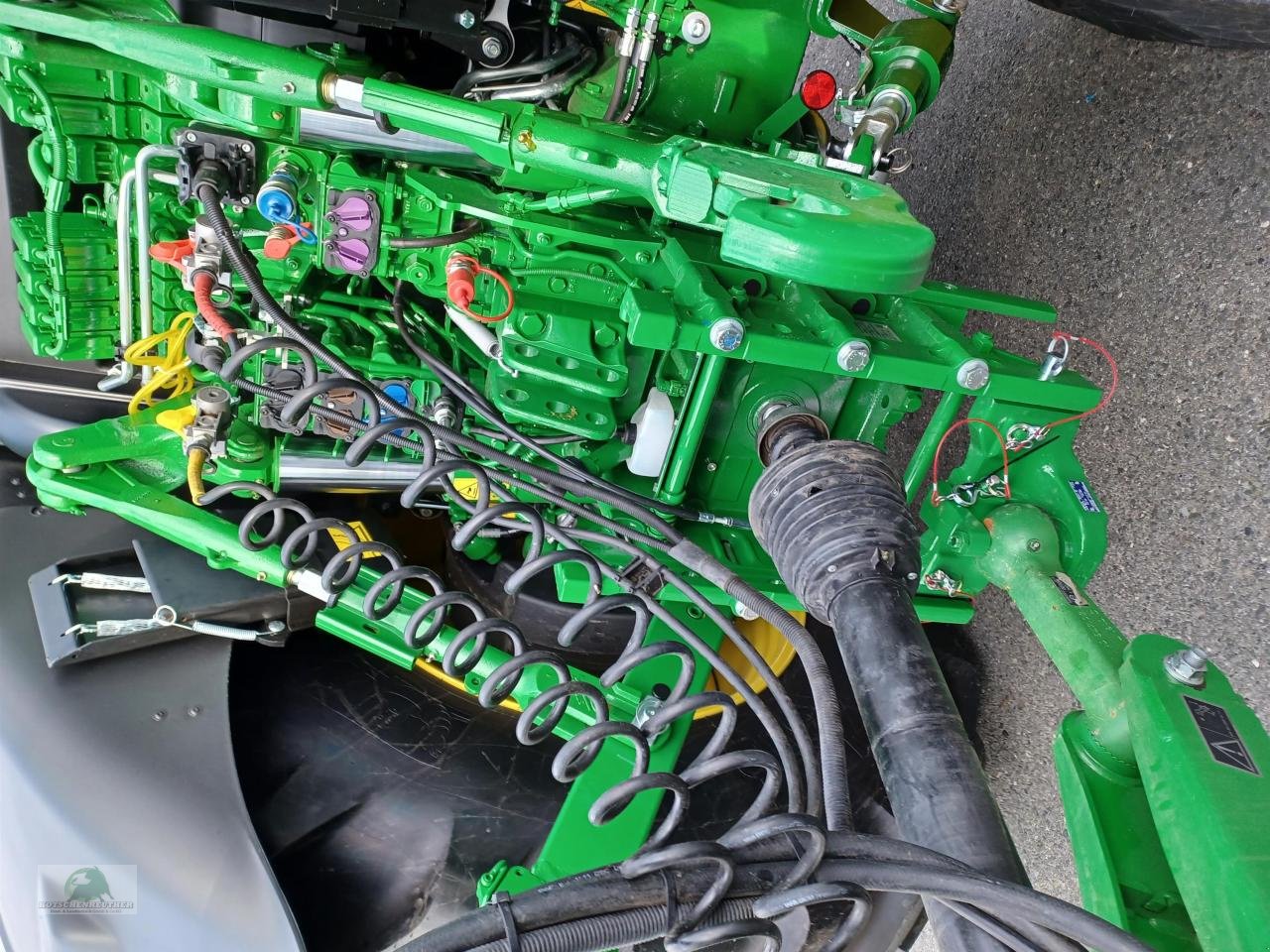 Rundballenpresse des Typs John Deere C441R, Neumaschine in Steinwiesen (Bild 16)