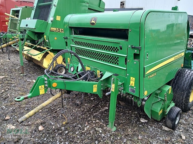 Rundballenpresse Türe ait John Deere F 440 E, Gebrauchtmaschine içinde Limburg (resim 1)