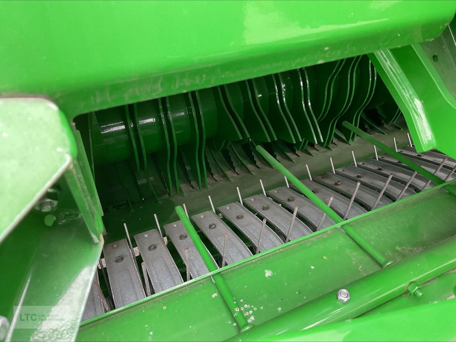 Rundballenpresse des Typs John Deere F 441 M Rundballenpresse, Neumaschine in Redlham (Bild 18)