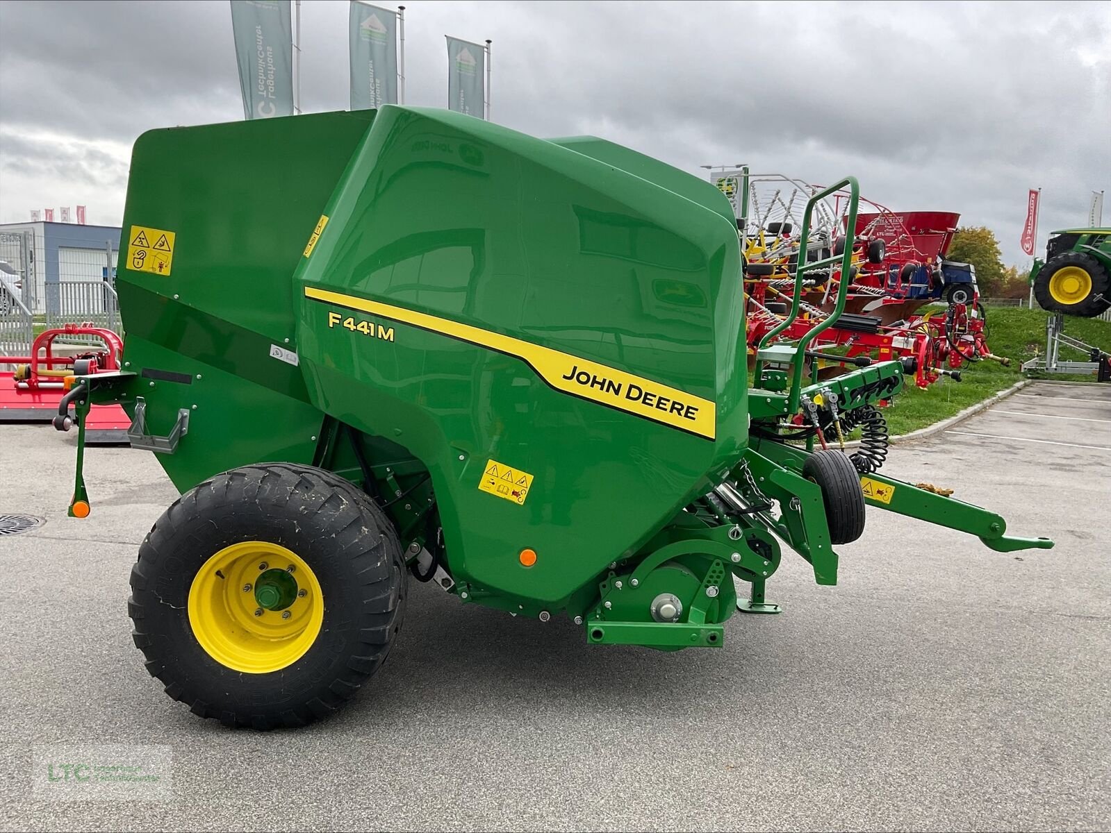 Rundballenpresse des Typs John Deere F 441 M Rundballenpresse, Neumaschine in Redlham (Bild 7)
