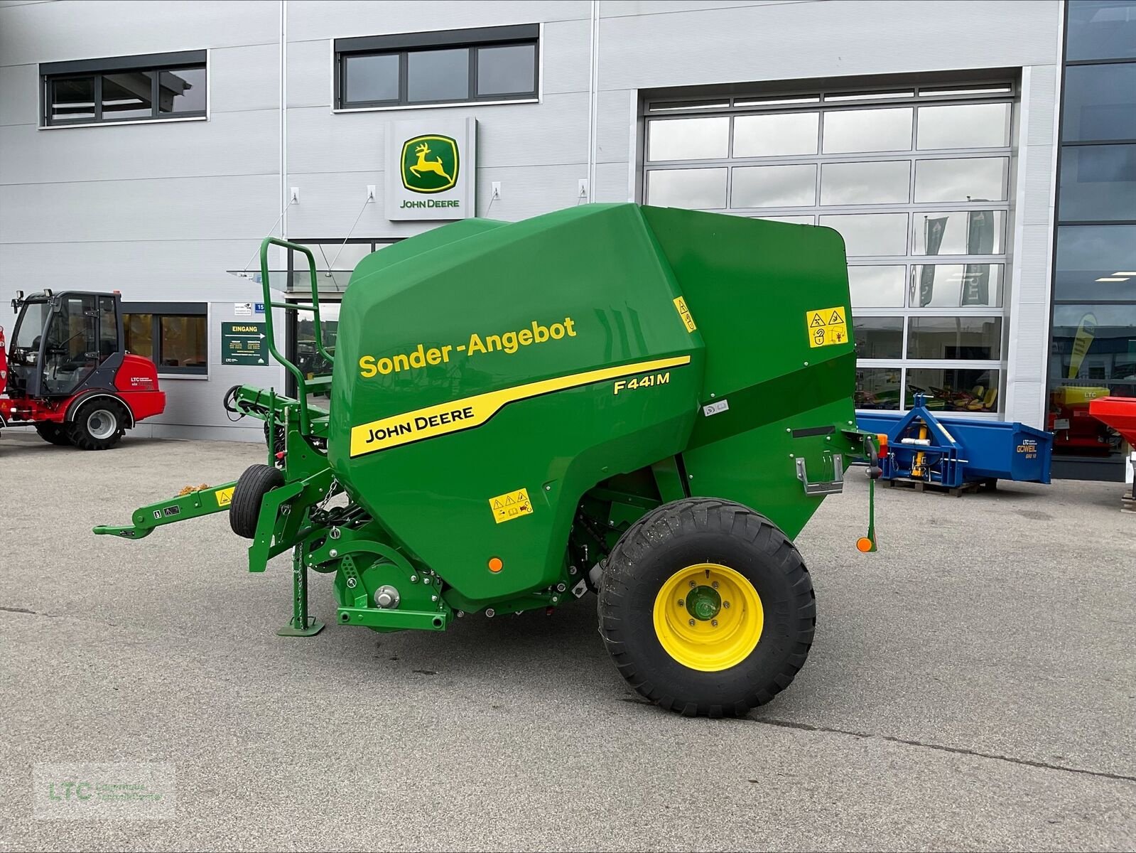 Rundballenpresse des Typs John Deere F 441 M Rundballenpresse, Neumaschine in Redlham (Bild 9)