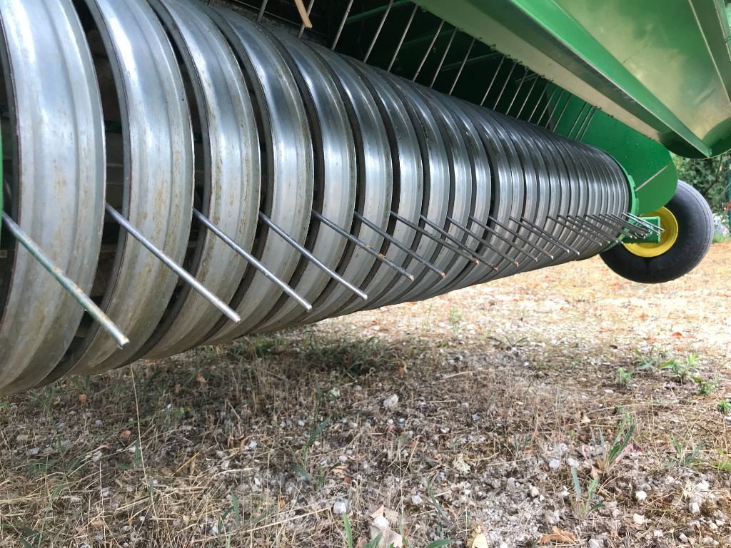 Rundballenpresse типа John Deere F 441 M, Gebrauchtmaschine в MORLHON LE HAUT (Фотография 5)