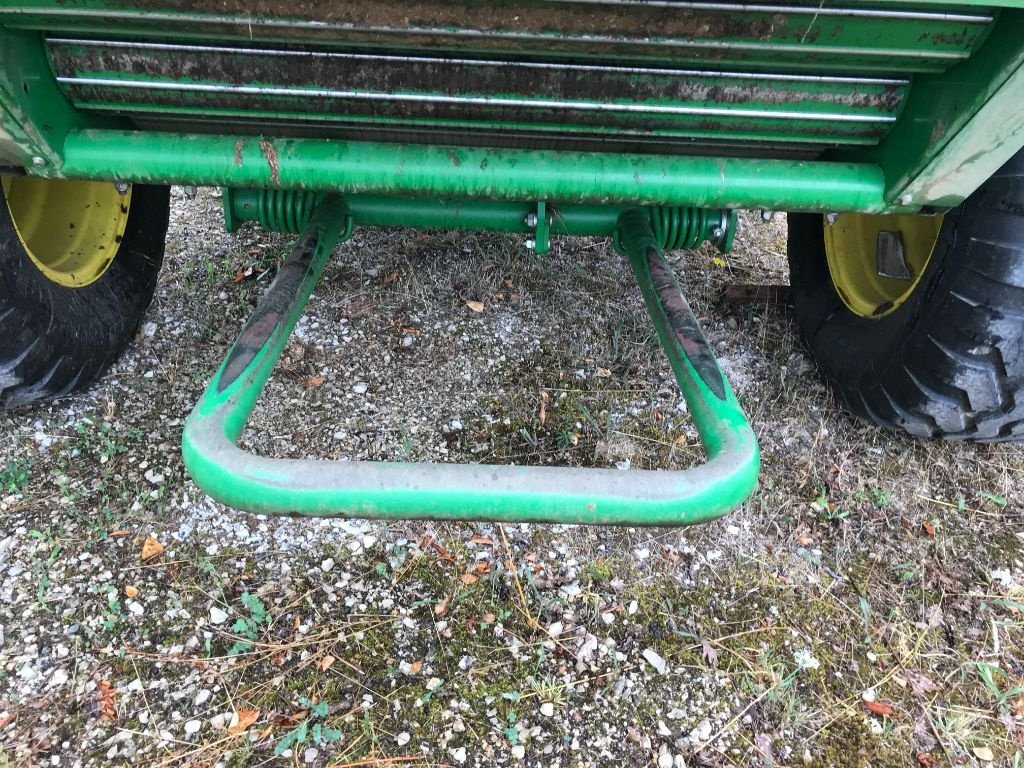 Rundballenpresse типа John Deere F 441 M, Gebrauchtmaschine в MORLHON LE HAUT (Фотография 9)