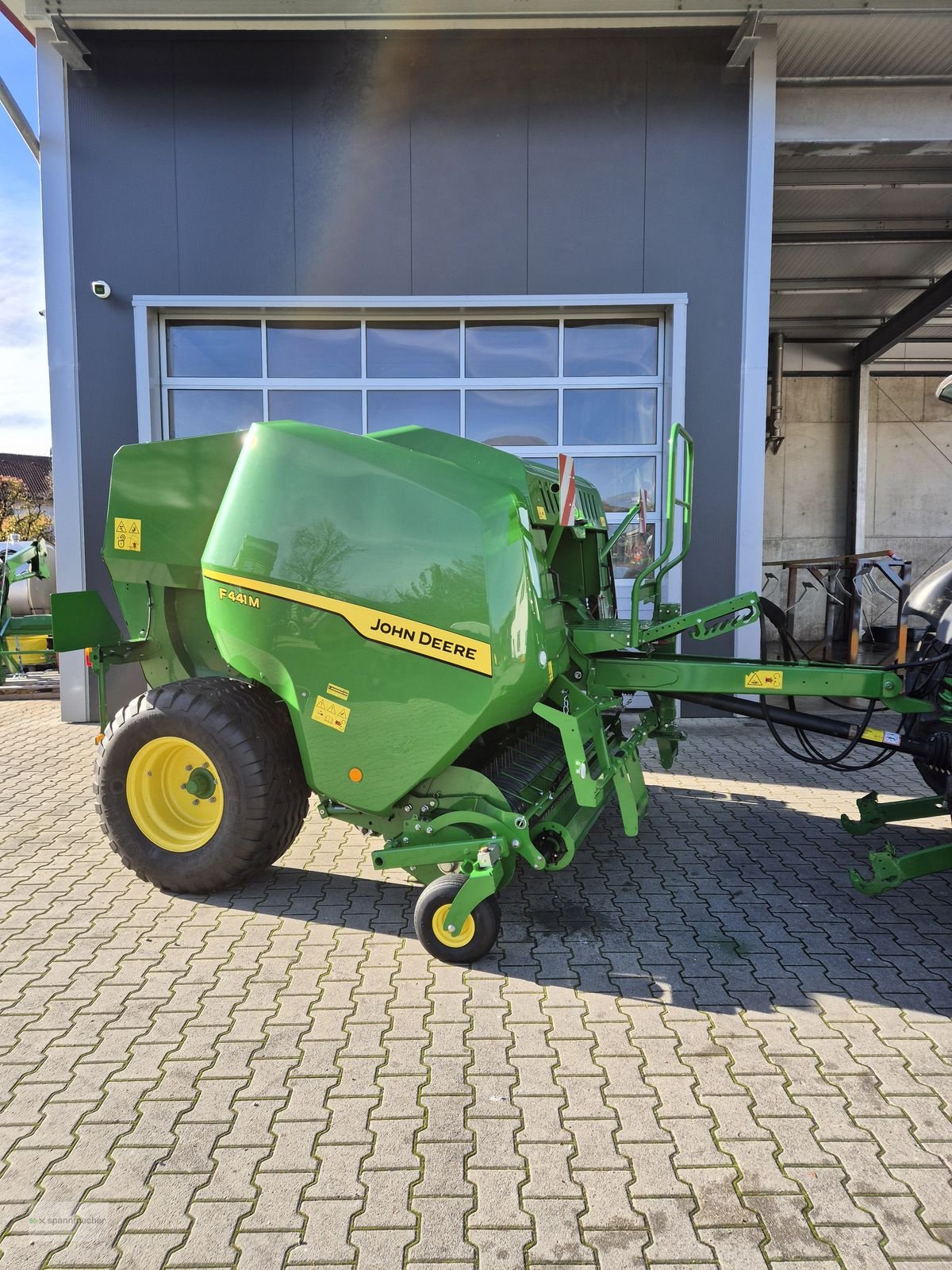 Rundballenpresse tipa John Deere F 441 M, Gebrauchtmaschine u Auerbach (Slika 1)