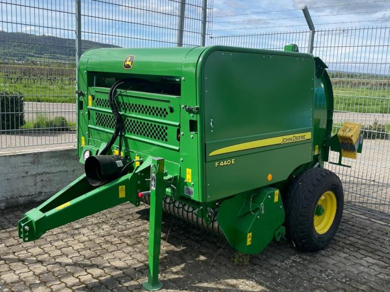 Rundballenpresse typu John Deere F440E, Neumaschine v Niederkirchen (Obrázek 1)