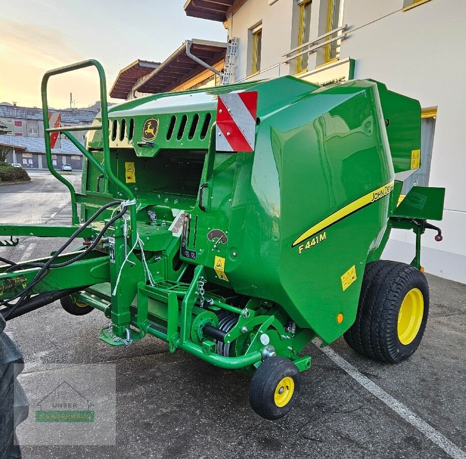 Rundballenpresse des Typs John Deere F441 M, Gebrauchtmaschine in St. Michael (Bild 1)