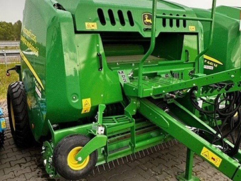 Rundballenpresse от тип John Deere F441M, Neumaschine в Mrągowo (Снимка 1)