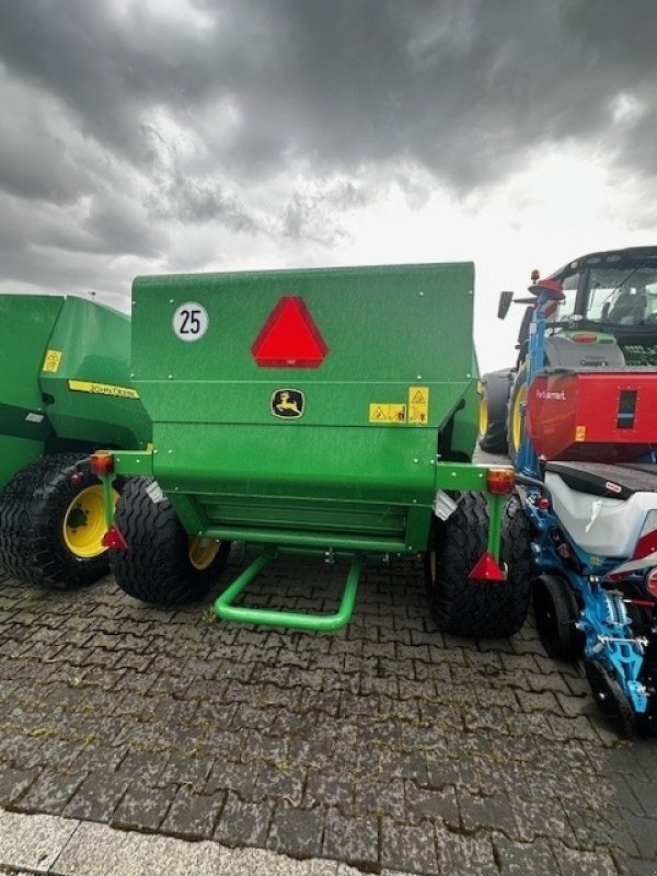 Rundballenpresse des Typs John Deere F441M, Neumaschine in Mrągowo (Bild 8)