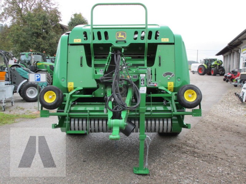 Rundballenpresse des Typs John Deere F441M, Neumaschine in Soyen (Bild 2)