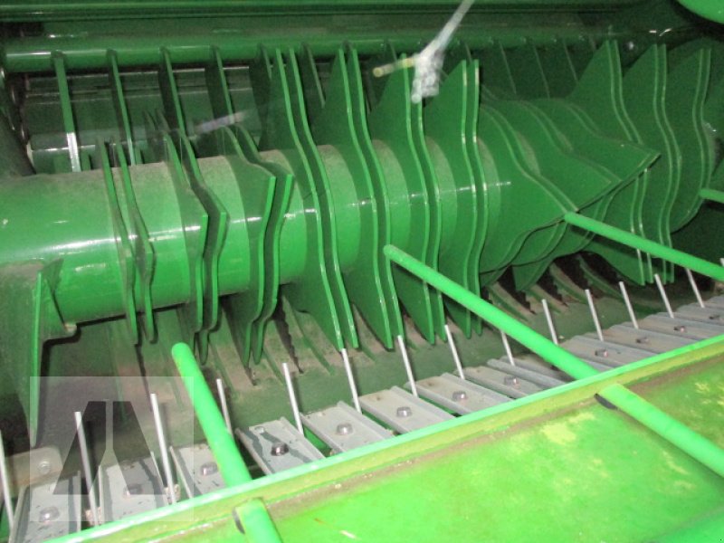 Rundballenpresse des Typs John Deere F441M, Neumaschine in Soyen (Bild 10)