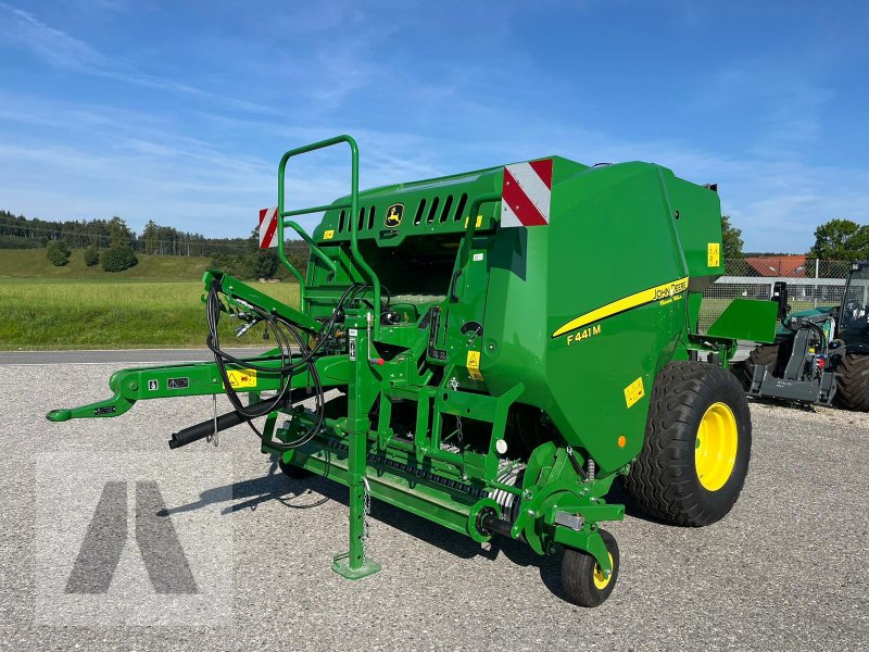 Rundballenpresse от тип John Deere F441M, Neumaschine в Antdorf (Снимка 1)