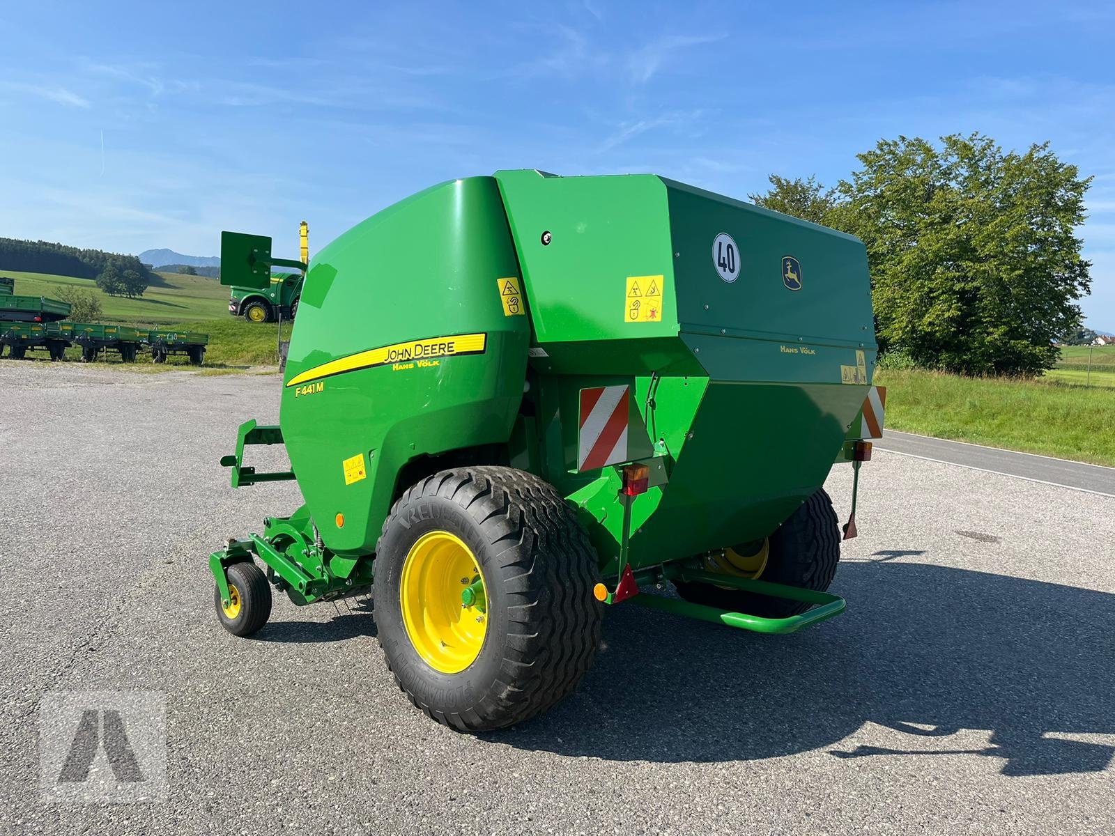 Rundballenpresse des Typs John Deere F441M, Neumaschine in Antdorf (Bild 2)