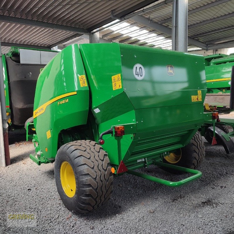Rundballenpresse des Typs John Deere F441M, Neumaschine in Greven (Bild 3)