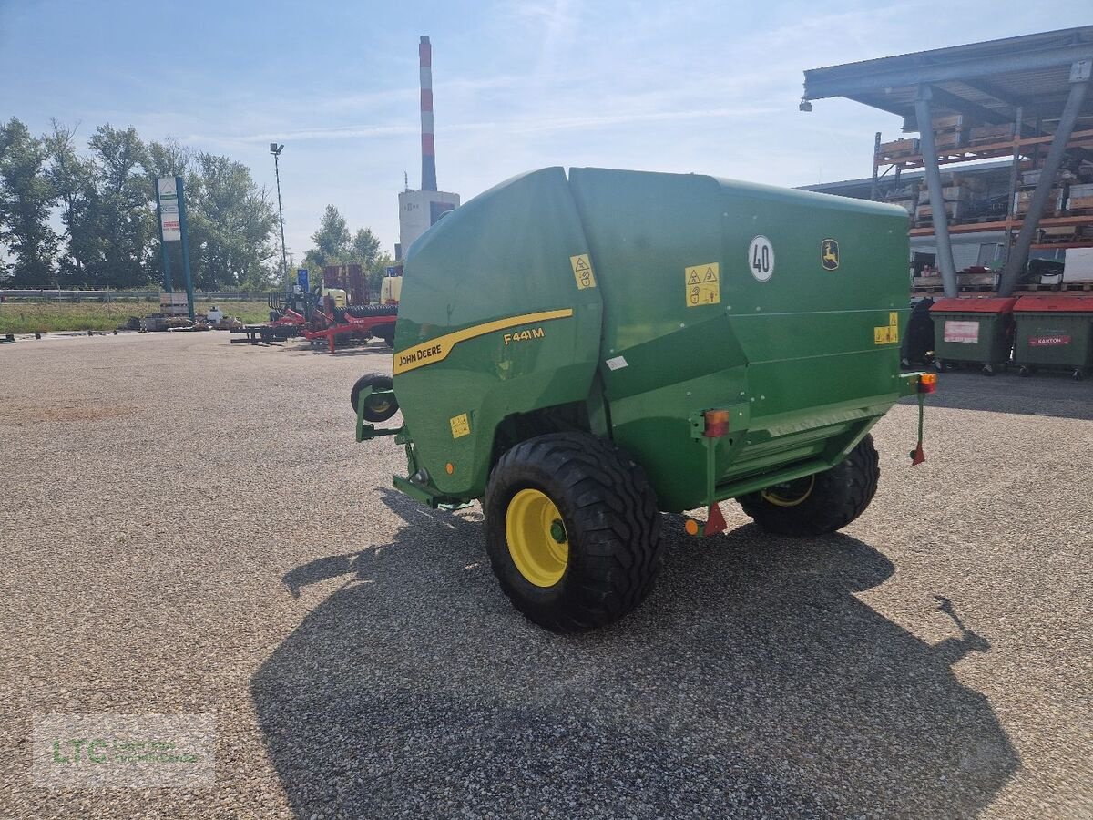 Rundballenpresse des Typs John Deere F441M, Neumaschine in Korneuburg (Bild 4)