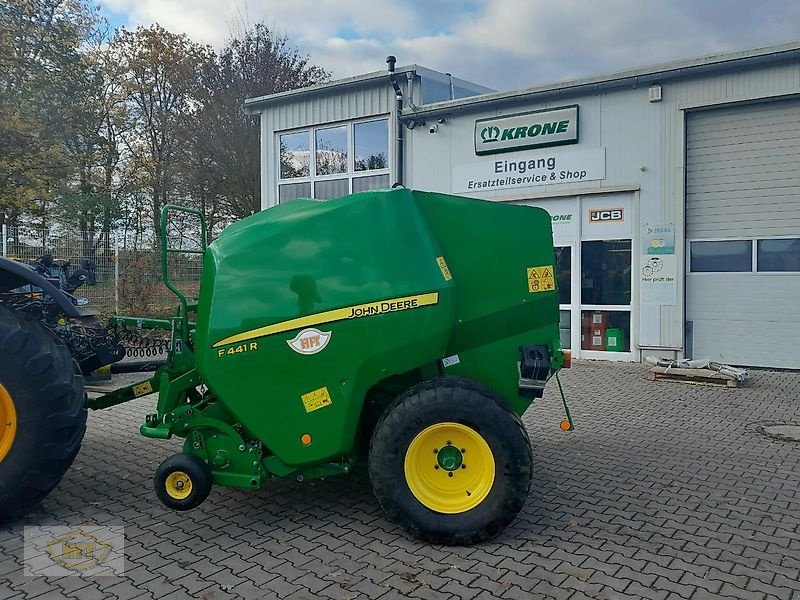 Rundballenpresse des Typs John Deere F441P, Gebrauchtmaschine in Waldkappel (Bild 1)