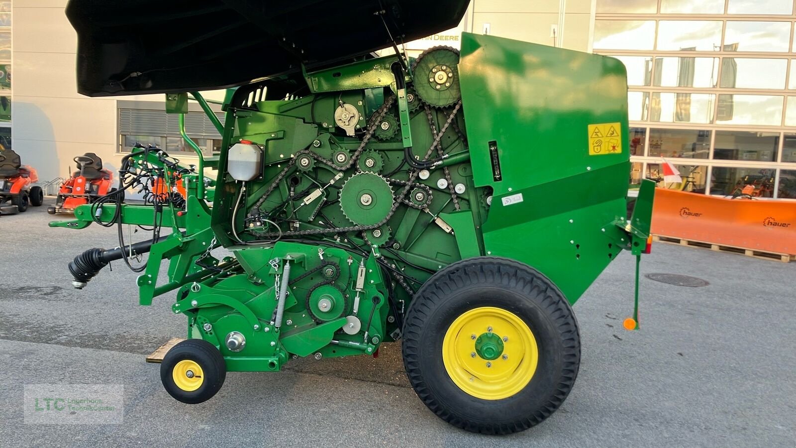 Rundballenpresse des Typs John Deere F441R HC 25, Vorführmaschine in Redlham (Bild 10)