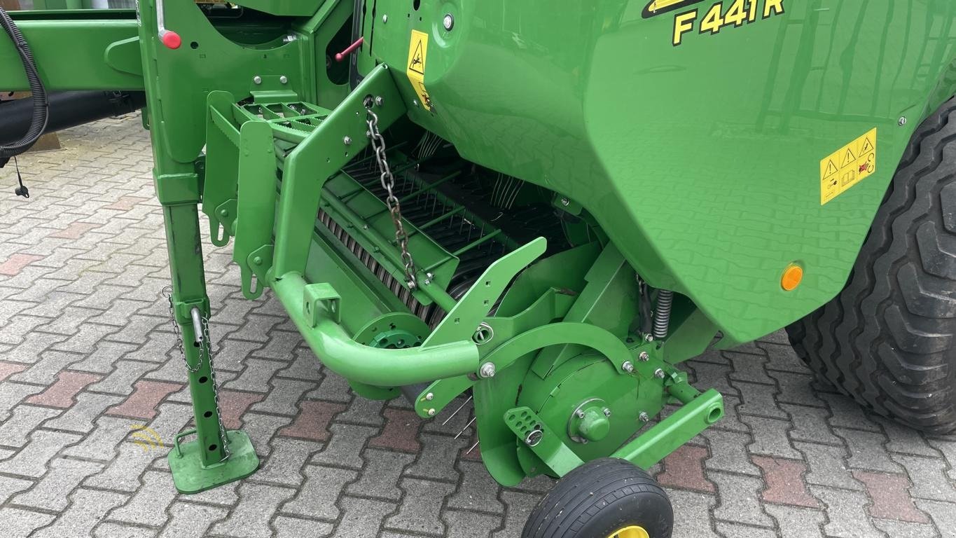 Rundballenpresse типа John Deere F441R, Gebrauchtmaschine в Aurich (Фотография 25)
