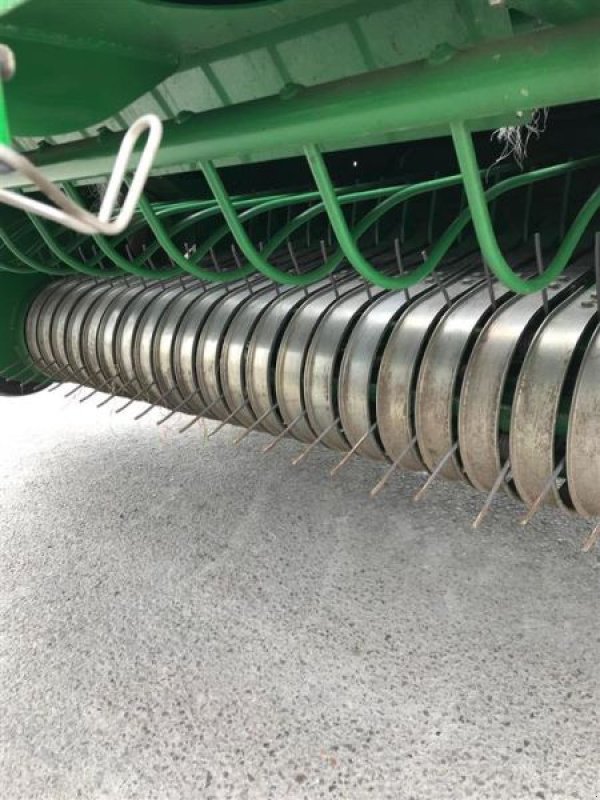 Rundballenpresse des Typs John Deere GEBR. PRESSE JOHN DEERE F 440E, Gebrauchtmaschine in Grimma (Bild 8)