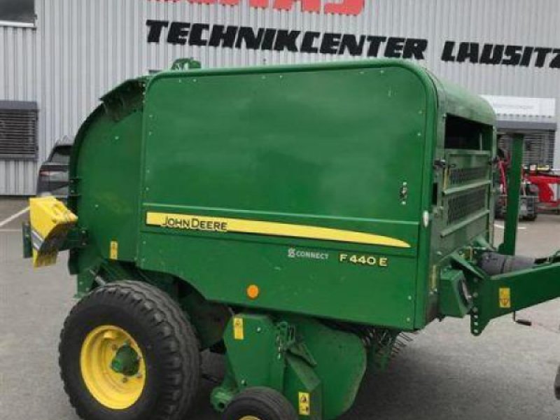 Rundballenpresse a típus John Deere GEBR. PRESSE JOHN DEERE F 440E, Gebrauchtmaschine ekkor: Grimma