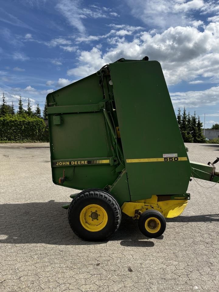 Rundballenpresse des Typs John Deere RB550, Gebrauchtmaschine in Odder (Bild 3)