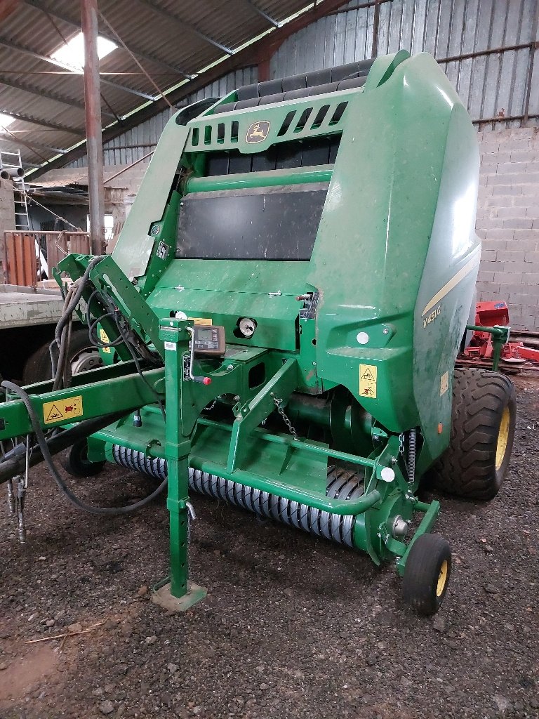 Rundballenpresse typu John Deere V 451 G RFF, Gebrauchtmaschine v DIFFENBACH-LES-HELLIMER (Obrázek 1)