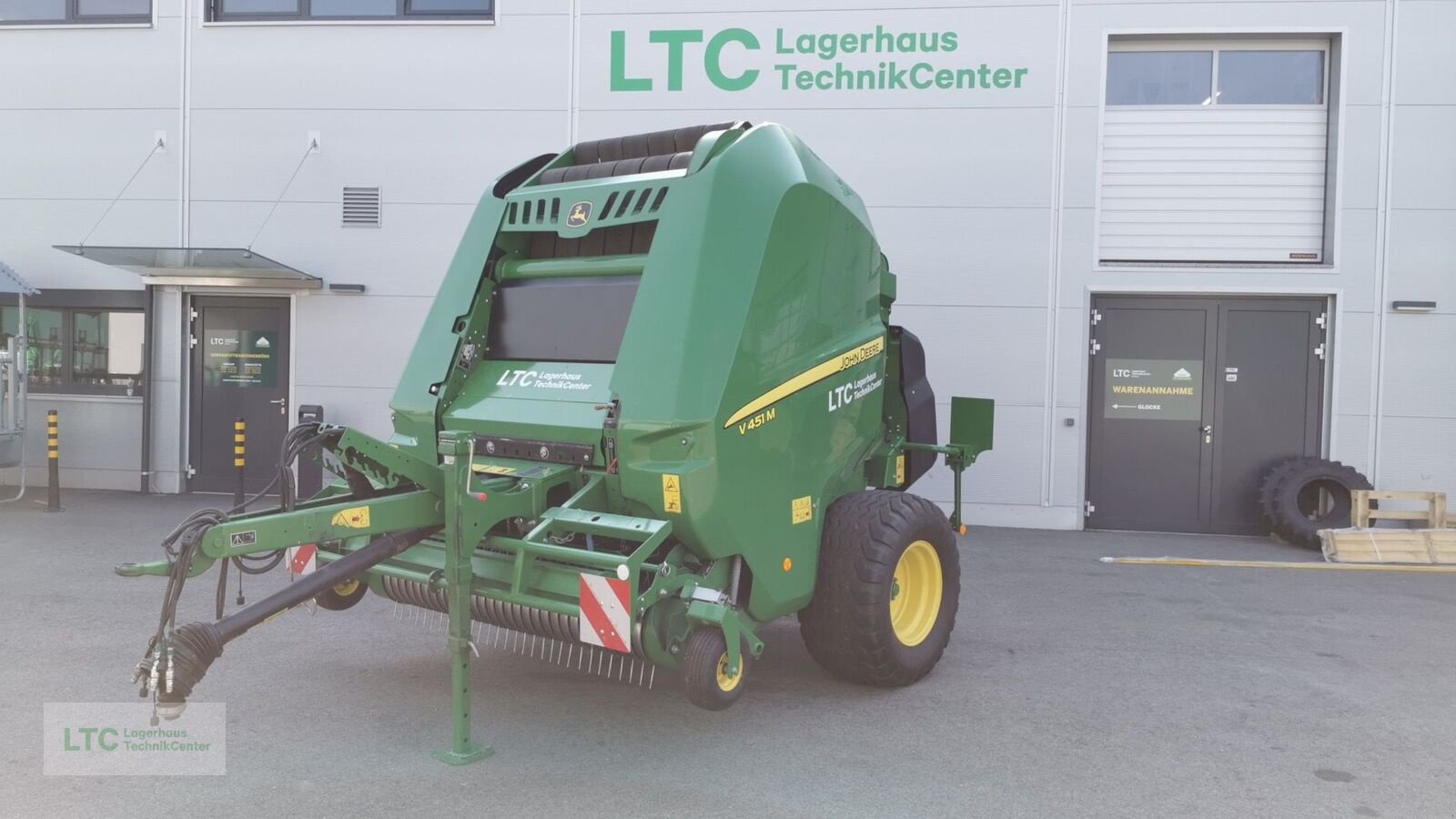 Rundballenpresse Türe ait John Deere V 451 M HC25, Vorführmaschine içinde Redlham (resim 1)