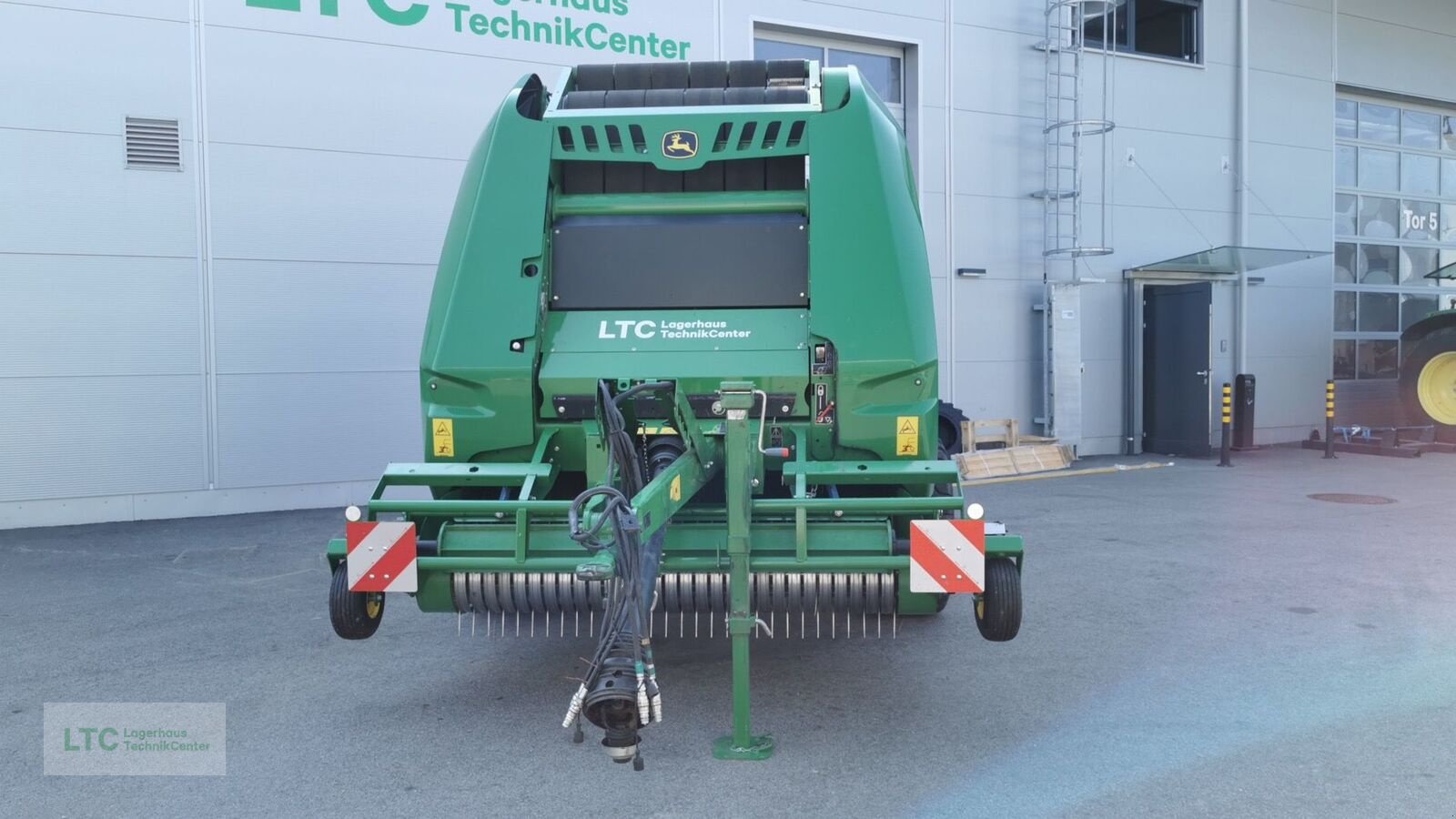 Rundballenpresse Türe ait John Deere V 451 M HC25, Vorführmaschine içinde Redlham (resim 5)