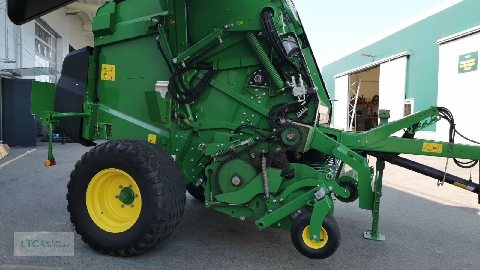 Rundballenpresse Türe ait John Deere V 451 M HC25, Vorführmaschine içinde Redlham (resim 12)
