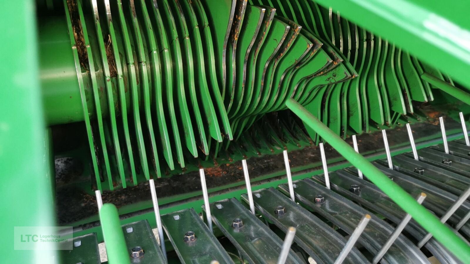 Rundballenpresse Türe ait John Deere V 451 M HC25, Vorführmaschine içinde Redlham (resim 10)