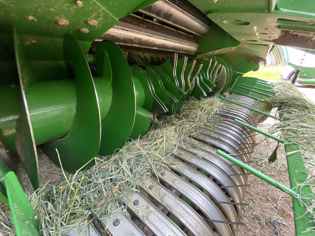 Rundballenpresse Türe ait John Deere V 451 M MAXICUT 13 COUTEAUX, Gebrauchtmaschine içinde BELLAC (resim 9)