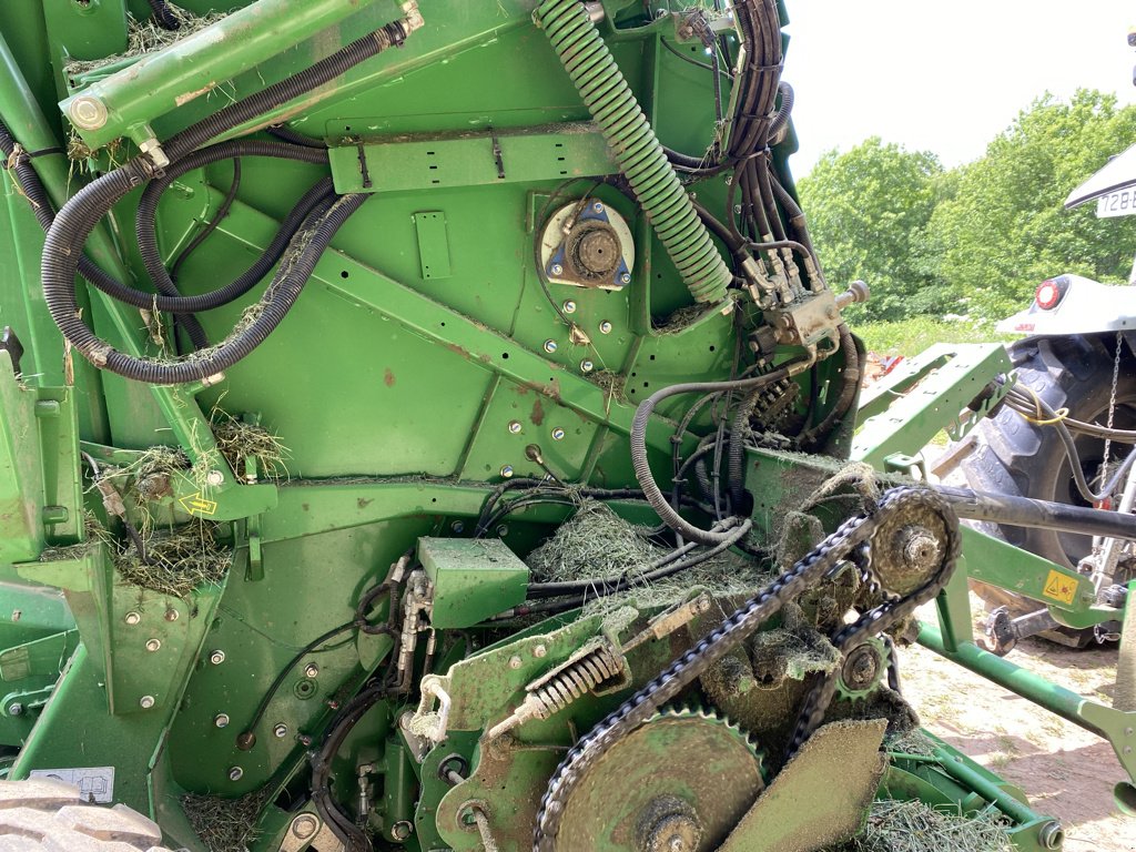 Rundballenpresse Türe ait John Deere V 451 M MAXICUT 13 COUTEAUX, Gebrauchtmaschine içinde BELLAC (resim 8)