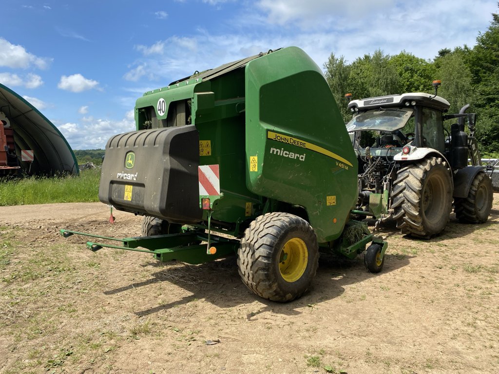 Rundballenpresse Türe ait John Deere V 451 M MAXICUT 13 COUTEAUX, Gebrauchtmaschine içinde BELLAC (resim 3)
