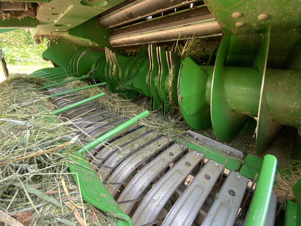 Rundballenpresse Türe ait John Deere V 451 M MAXICUT 13 COUTEAUX, Gebrauchtmaschine içinde BELLAC (resim 10)