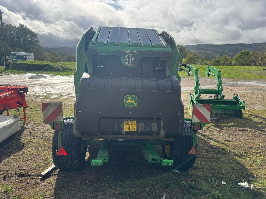Rundballenpresse типа John Deere V 451 M MAXICUT 13 COUTEAUX, Gebrauchtmaschine в MEYMAC (Фотография 4)